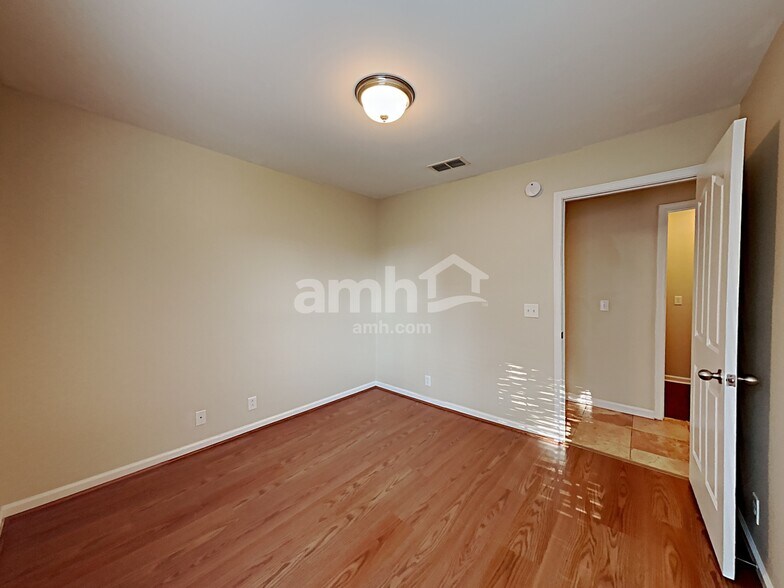 Building Photo - 2106 Bimelech Ln