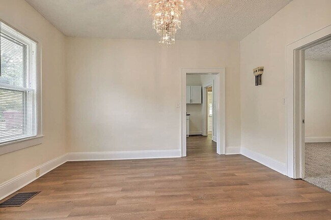 Building Photo - Modernized Historic 2 Bedroom 1 Bath Home in Johnson City, TN