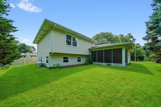 Building Photo - 1668 Hidden Valley Dr