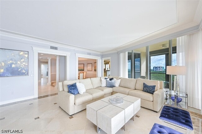 Building Photo - 8665 Bay Colony Dr