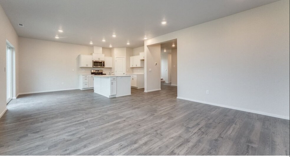 Building Photo - 4934 Elvis Ave NE