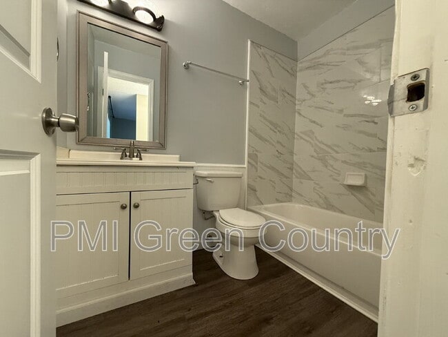 Building Photo - 2019 S Gum Ave