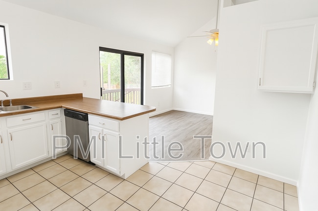 Building Photo - 2969 W Rowland Pl