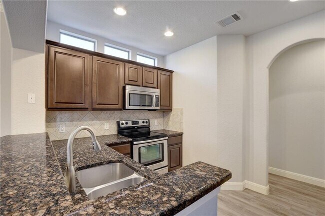 Building Photo - 430 Old Fitzhugh Rd