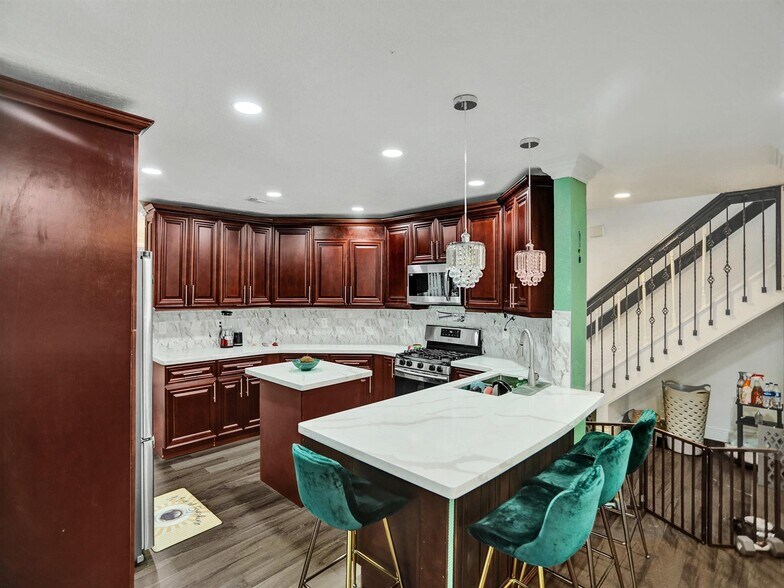 Building Photo - 613 NW 135th Ter