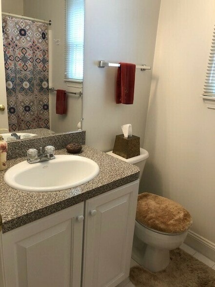 Building Photo - 86 Chapel St