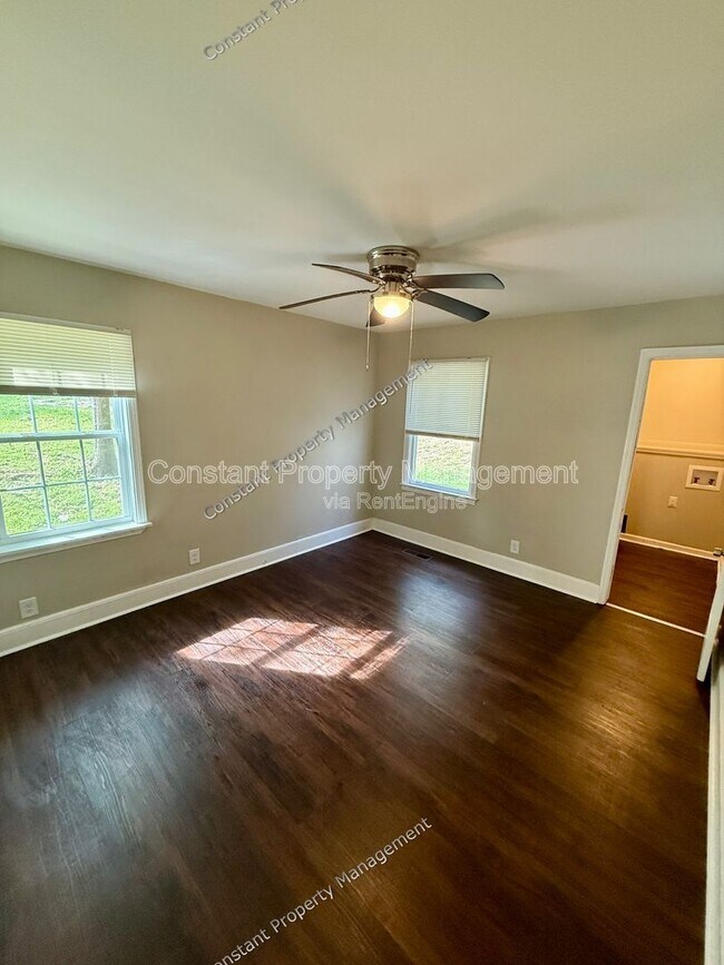 Building Photo - 1533 Engle Dr