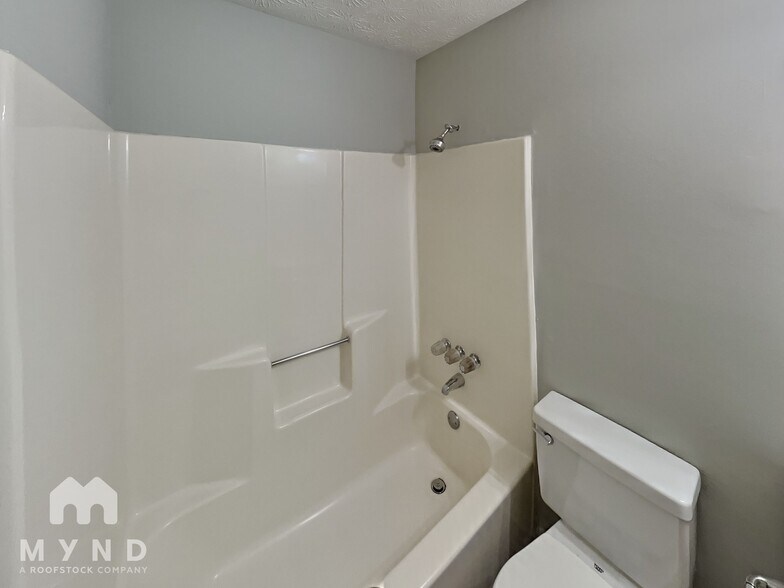 Building Photo - 65 Mountain View Cir
