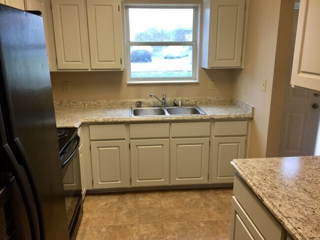 Building Photo - Condo in Shelbyville!