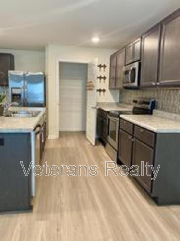 Building Photo - 8 Periwinkle Ln