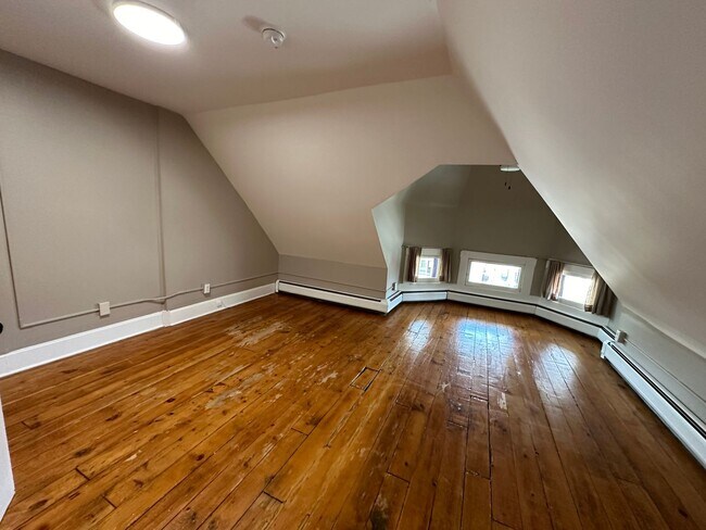 Building Photo - Neil Ave 839-843 CR