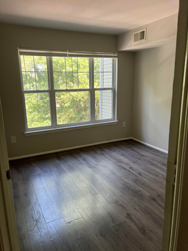 Building Photo - 13900 Farnsworth Ln