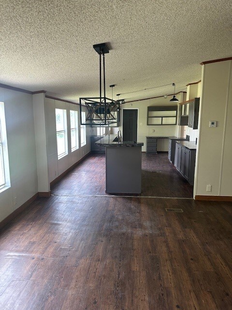 Building Photo - 105 Oakhill Ct