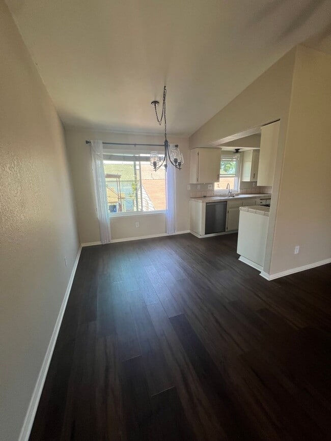 Building Photo - Lovely Condo bordering North Park & South ...
