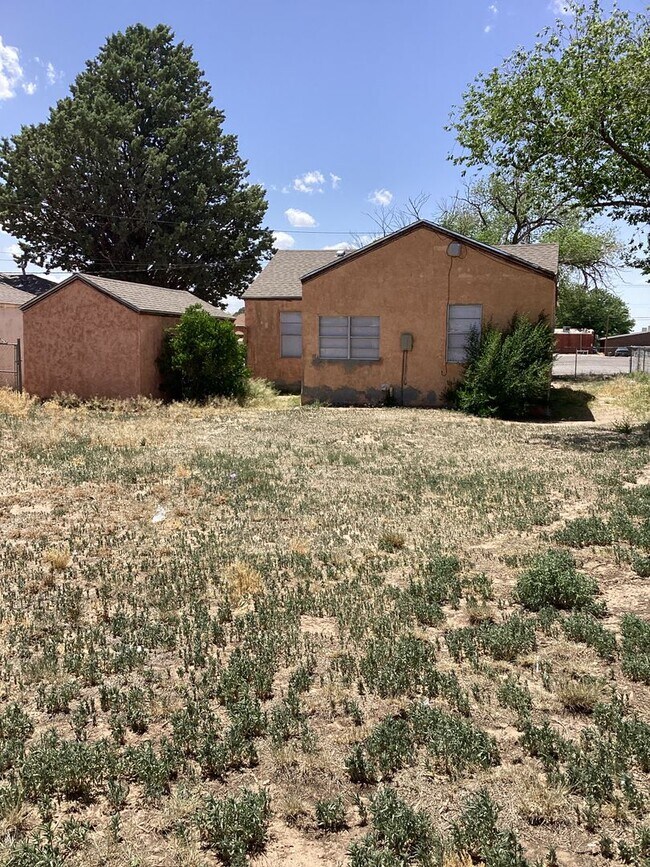 Building Photo - Newly Renovated 3 Bed Home! Located in Portales !