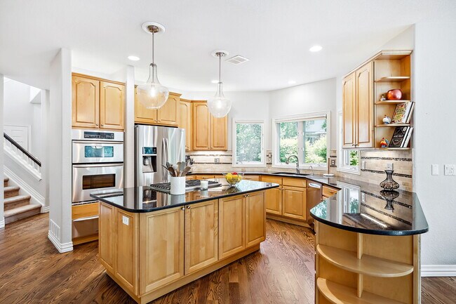 Building Photo - 534 Sawtooth Point