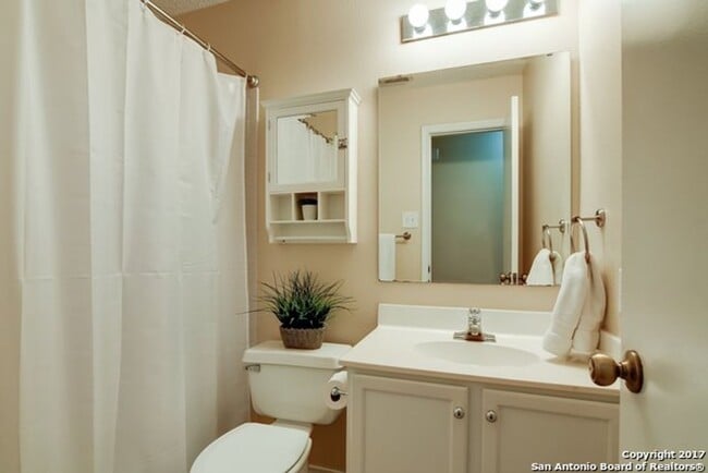 Building Photo - 3/2 1 Story Open Concept Far West SA