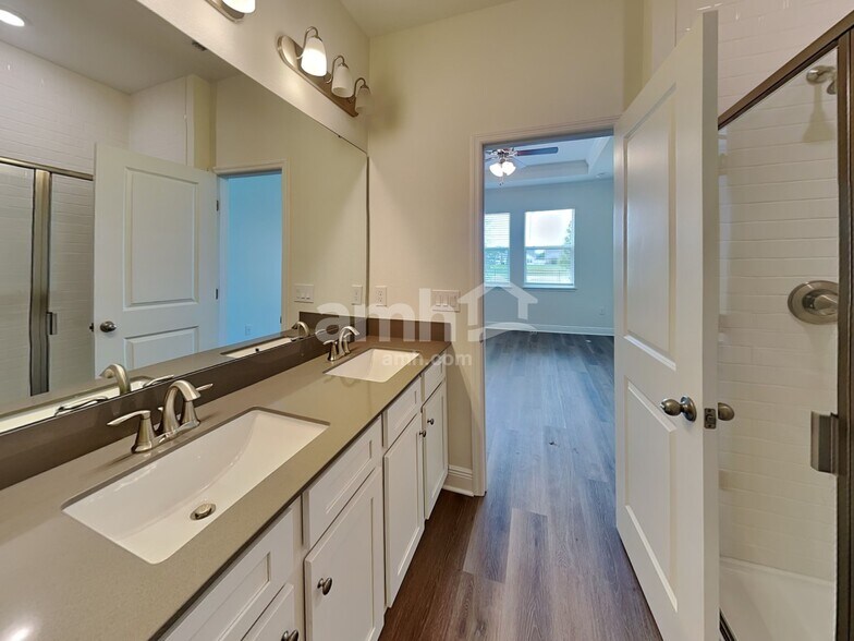 Building Photo - 1035 Heavenly Dr