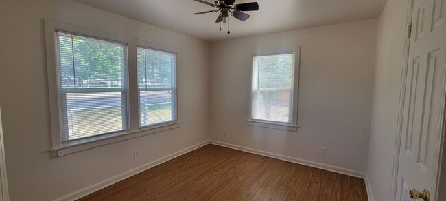 Building Photo - 2 bedroom 1 bath