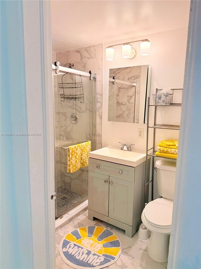 Building Photo - 6941 Bay Dr