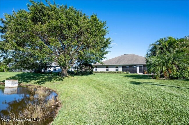 Building Photo - 935 Southlakes Way SW