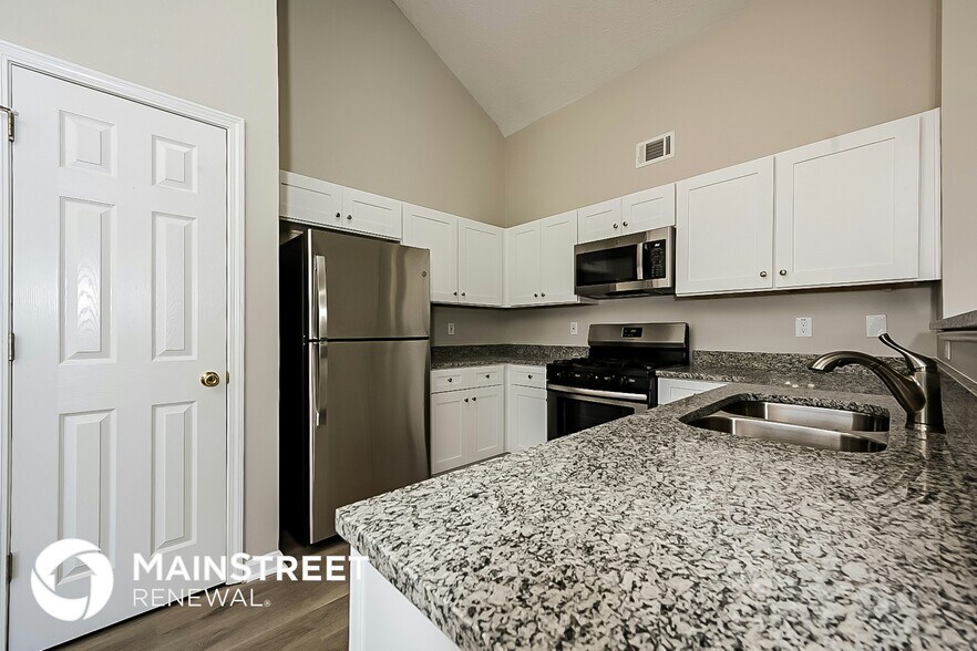 Building Photo - 7545 Broadhurst Dr