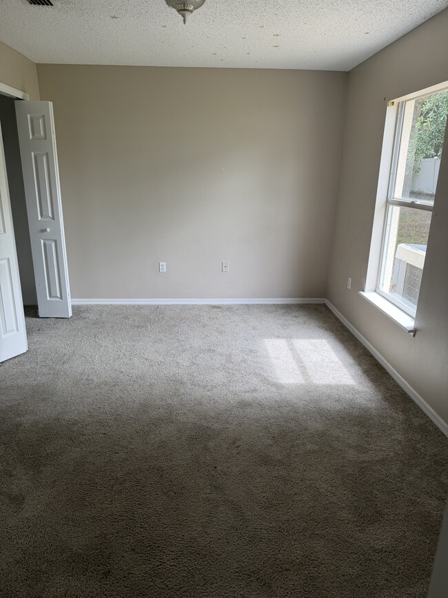 Building Photo - 255 Lobelia Dr