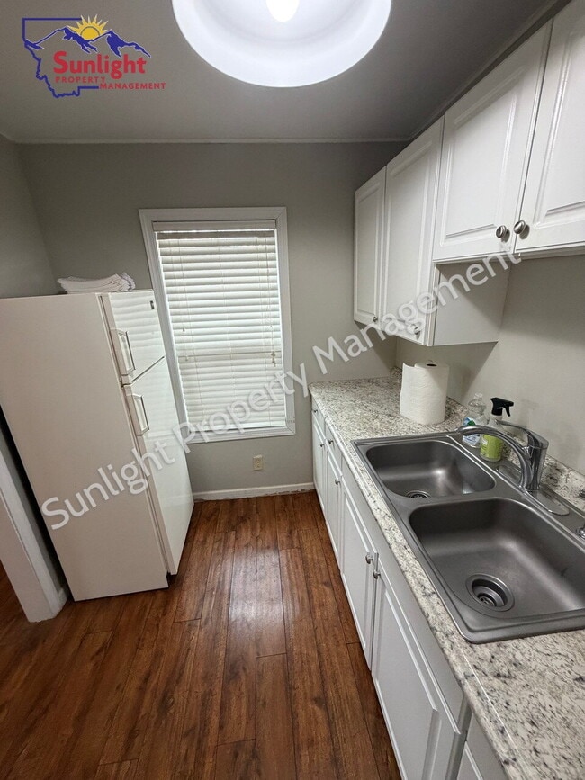 Building Photo - 305 N 5th Ave