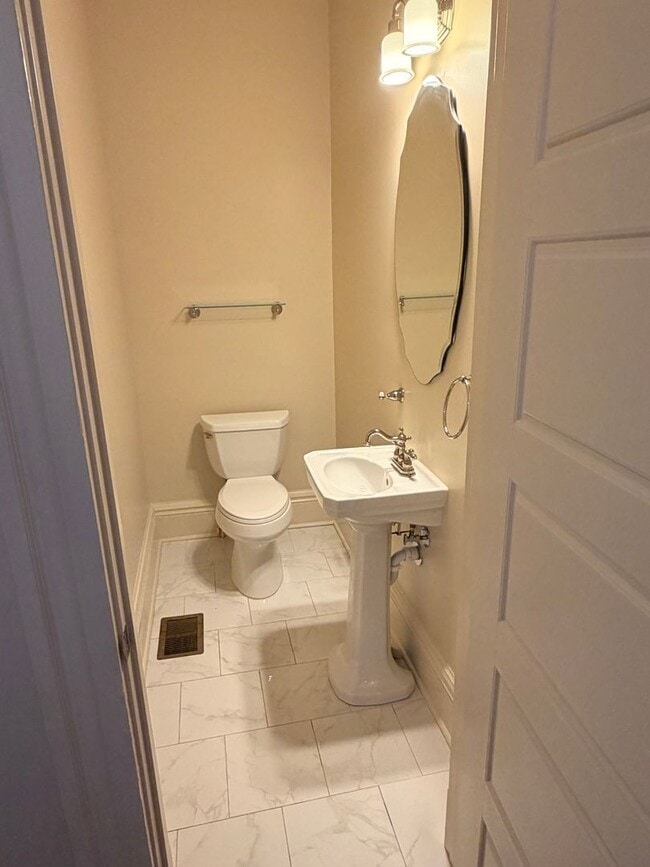 Building Photo - Gorgeous Two Story 3BD/2.5BA w/ Private Fenced in Backyard