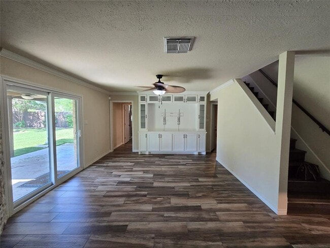 Building Photo - 9211 Kempwood Dr