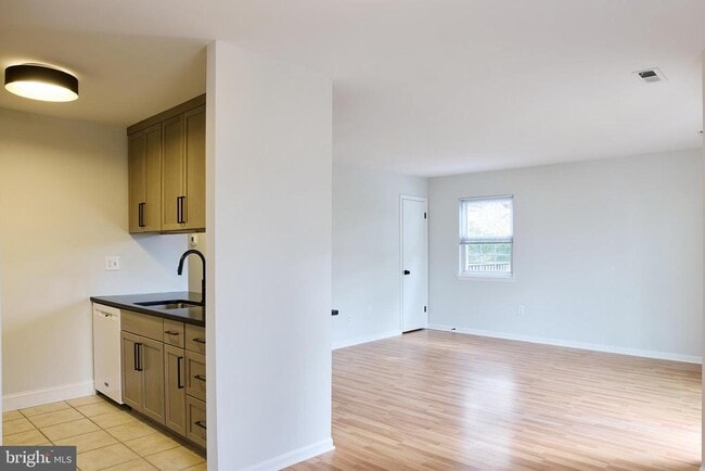 Building Photo - 737 Timber Ln