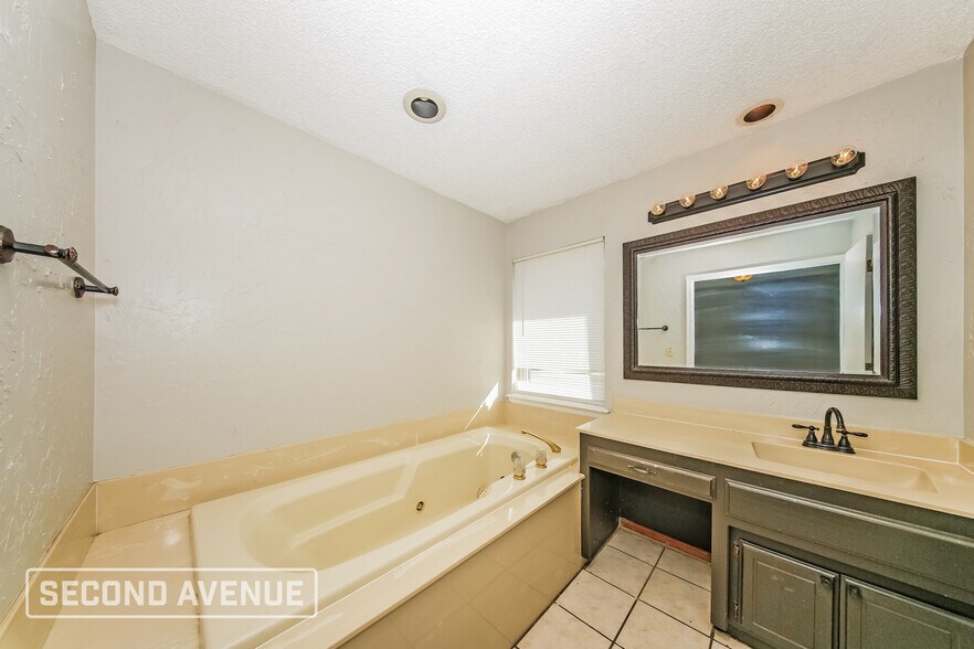Building Photo - 1200 SW 133rd Pl
