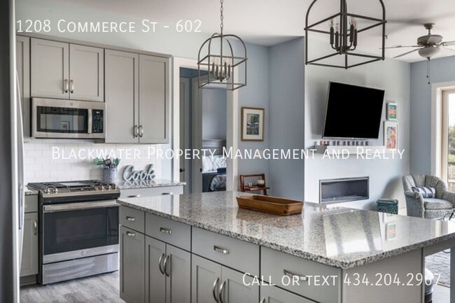 Building Photo - 1208 Commerce St