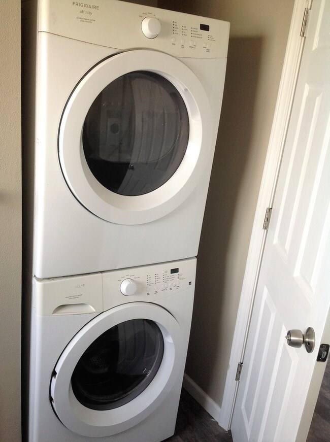 Building Photo - 1306-1308 N. Stout Rd.