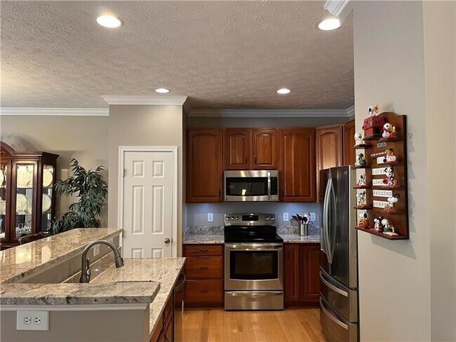 Building Photo - 266 Maple Ridge Dr
