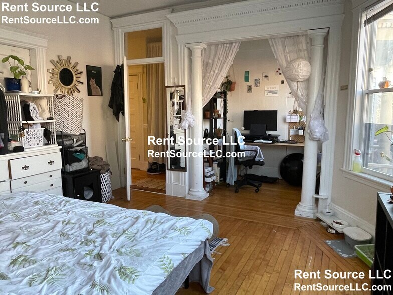 Building Photo - 32 Chatham St