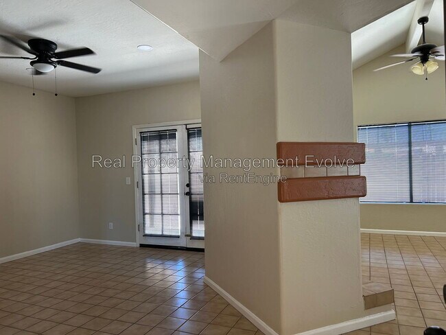 Building Photo - 5943 W Drake Ct
