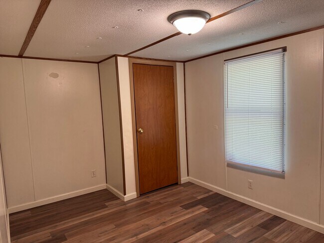 Building Photo - 506-D SAUNDERS DR