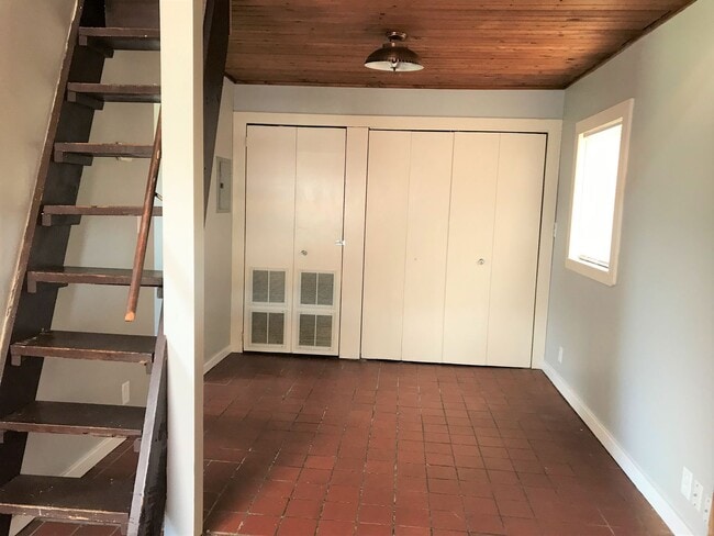 Building Photo - 1 S 6th St