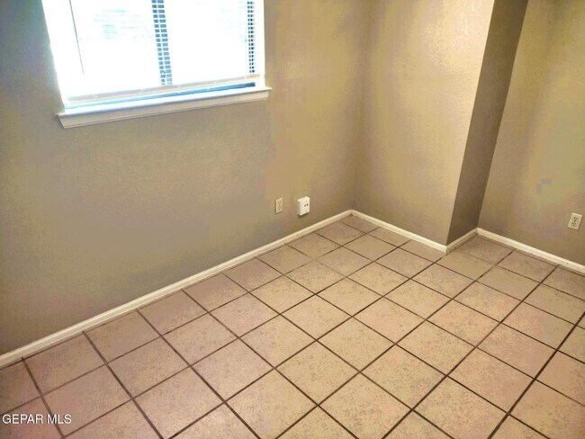 Building Photo - 725 Arredondo Dr