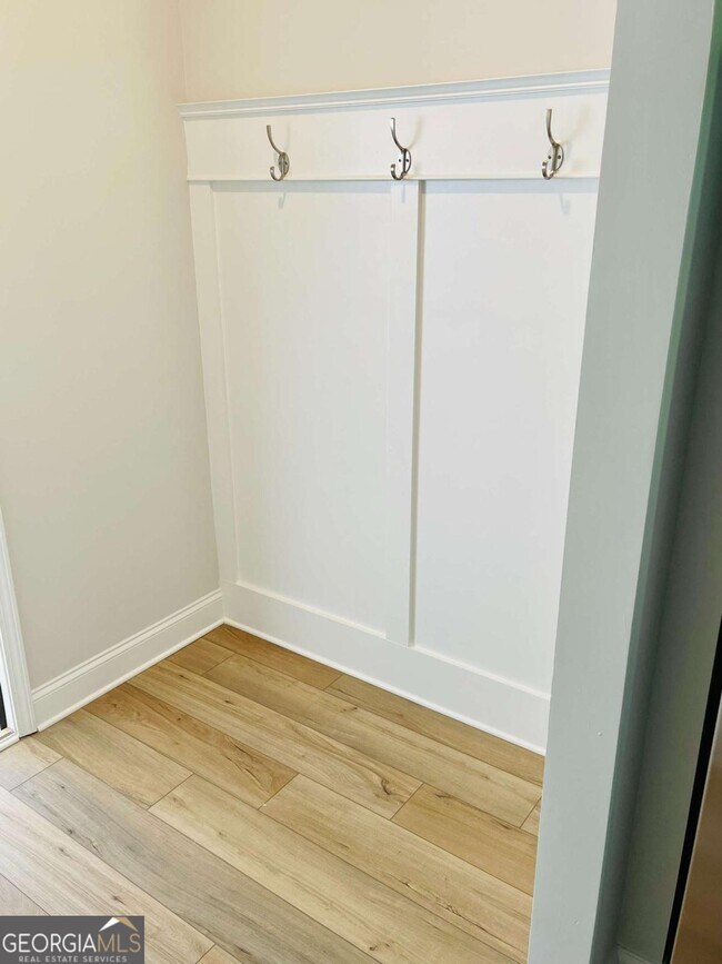 Building Photo - 3030 Westgate Park Dr