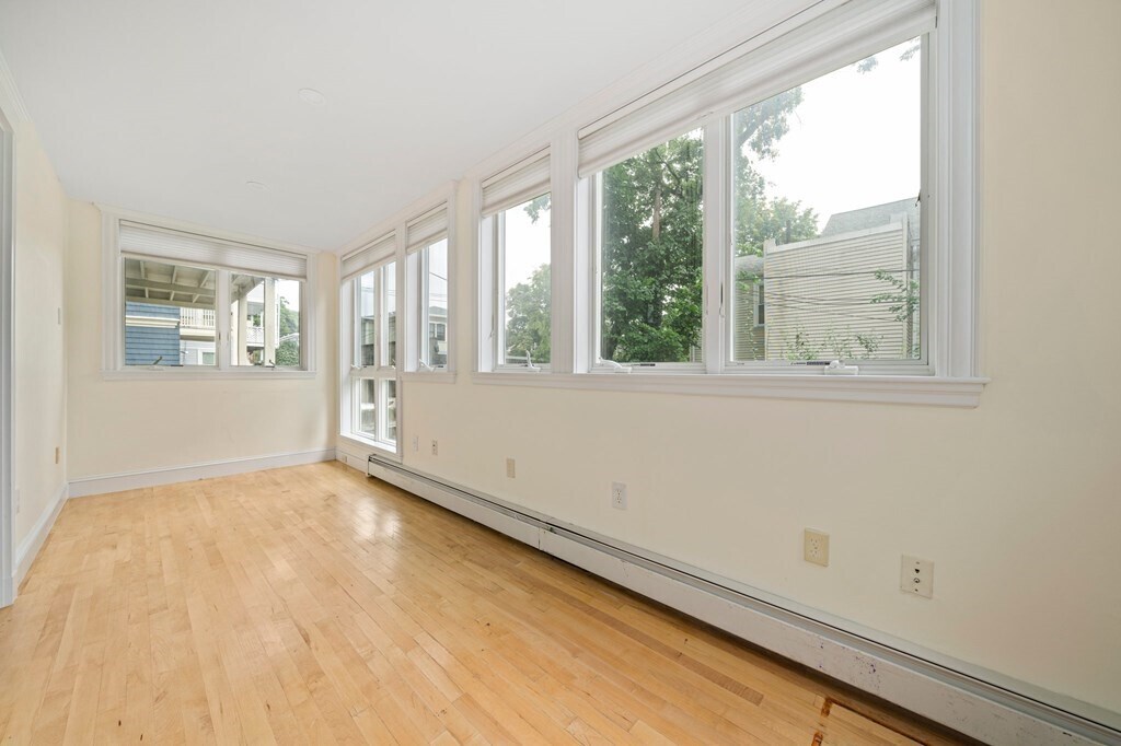 Building Photo - 108 Trowbridge St