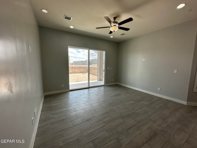 Building Photo - 13138 Emerald Isle St