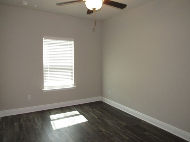 Building Photo - Close to Navy Federal complex, shopping & ...