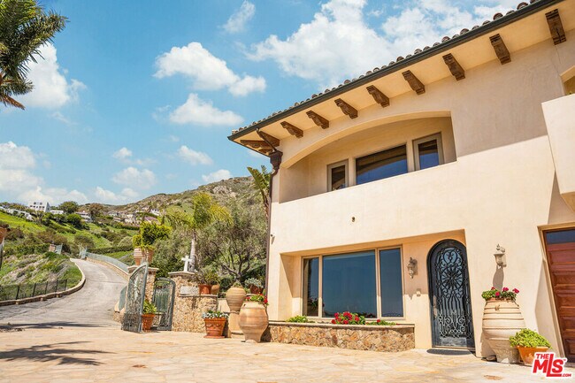 Primary Photo - 4440 Encinal Canyon Rd