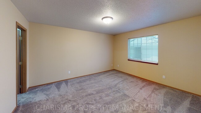 Building Photo - 1115 Teakwood St