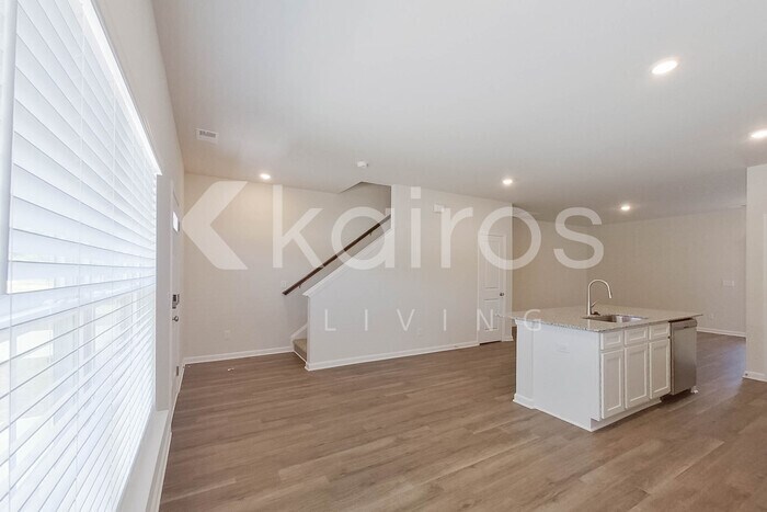 Building Photo - 2431 Banyan Cir