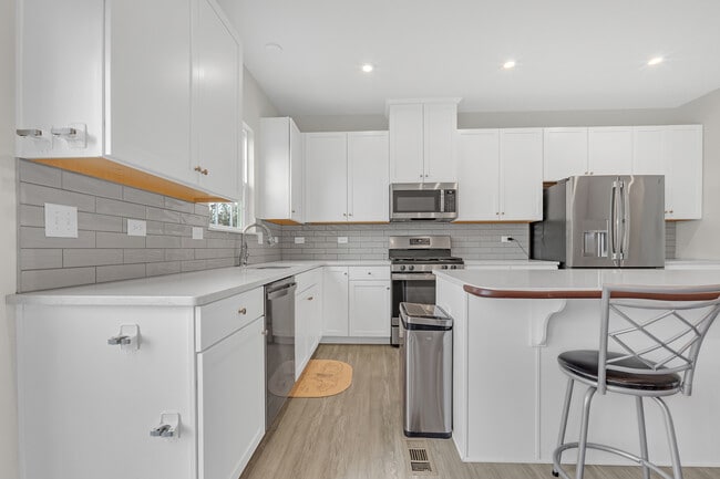 Building Photo - 780 Weller Dr