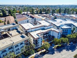 Building Photo - 6124 Buckingham Pkwy