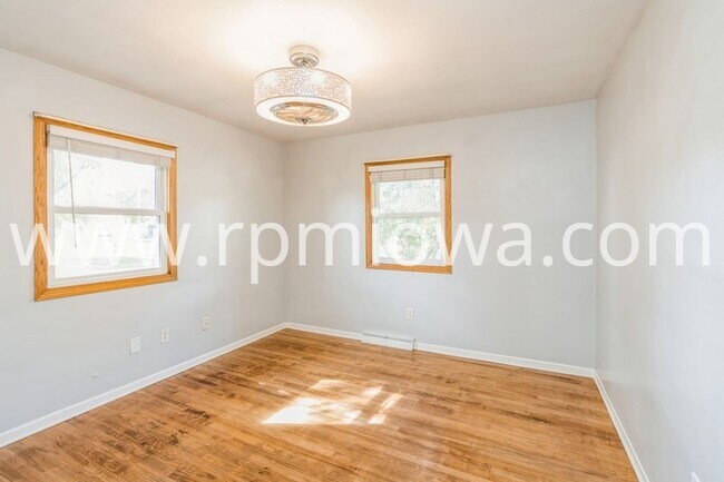 Building Photo - UPTOWN ANKENY!! 3 Bedroom, 2 Bath Home in Ankeny